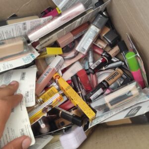 COSMETICS & MAKEUP PALLET