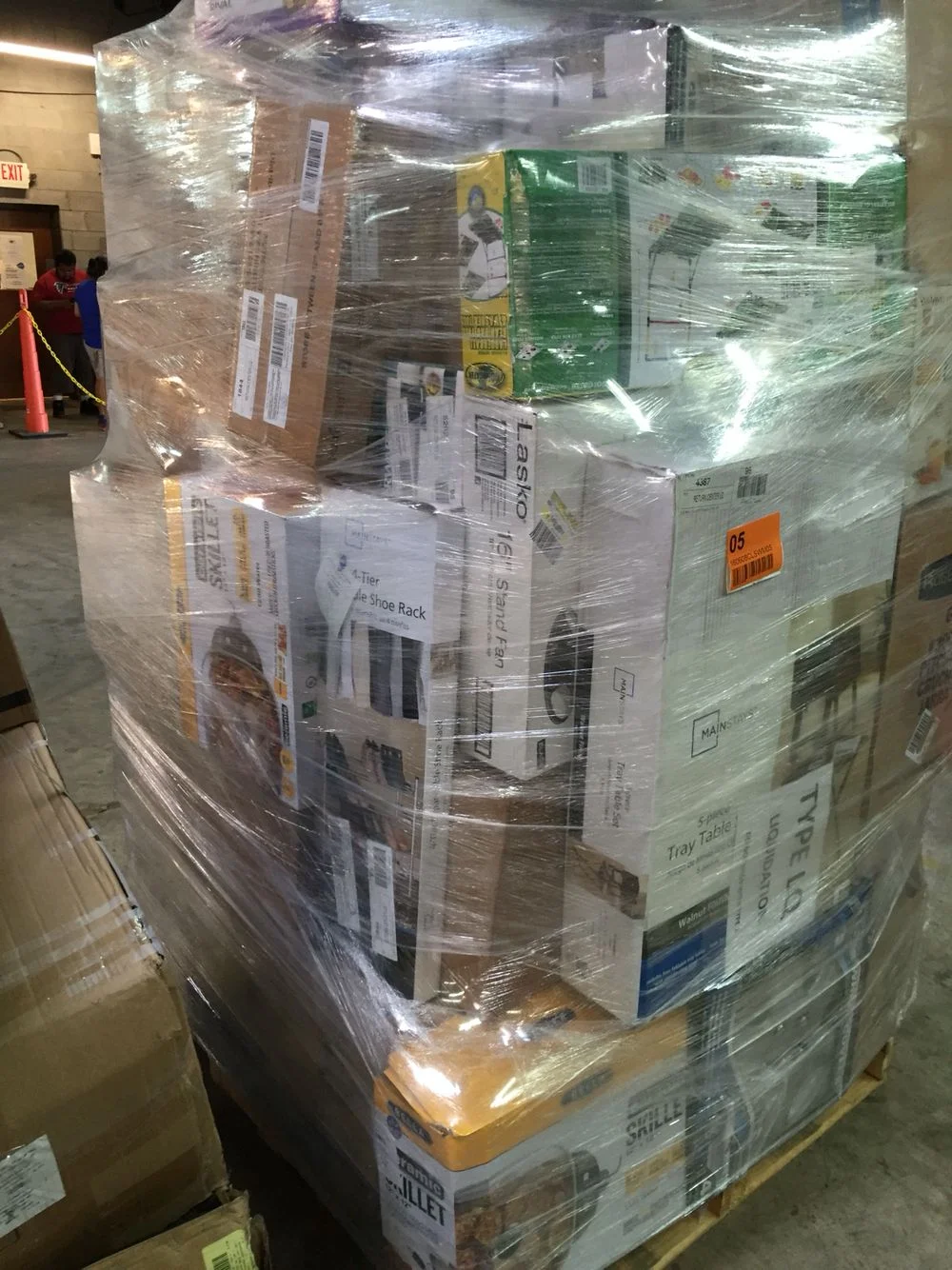 Small appliances wholesale pallet with assorted kitchen appliances and household products