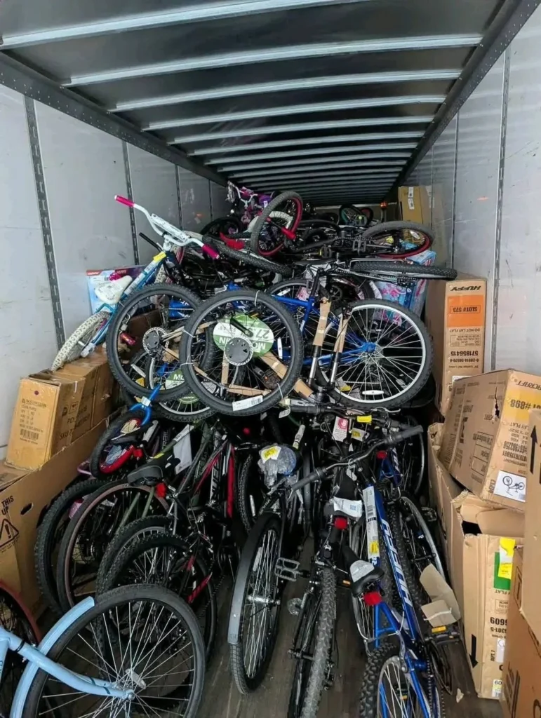 Amazon returns bicycle liquidation truckload with assorted bicycles and bicycle accessories for wholesale resale