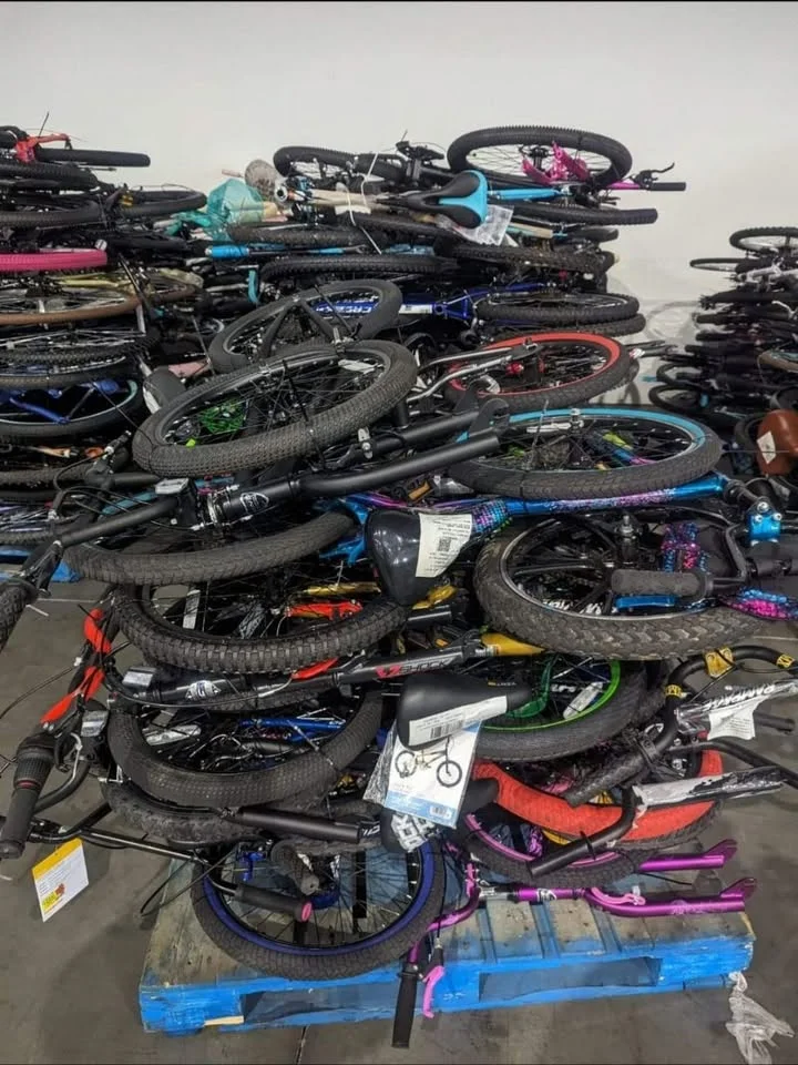 Amazon returns bicycle liquidation truckload with assorted bicycles and bicycle accessories for wholesale resale