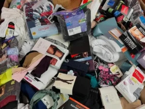 Wholesale bulk accessories pallet containing 200 to 300 mixed fashion accessories