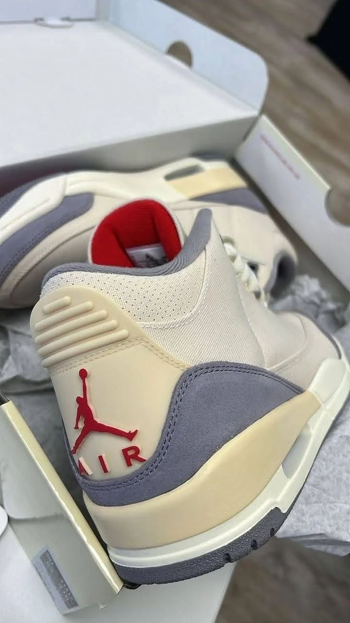 Mixed footwear pallet with assorted sneaker sizes and colorways